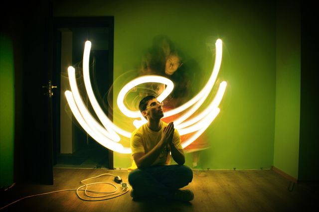 640x426, 30 Kb / нимб, ангел, свечение, комната