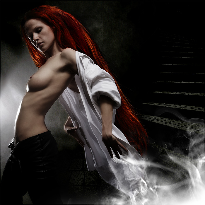 700x700, 139 Kb / рыжая, блузка, топлесс