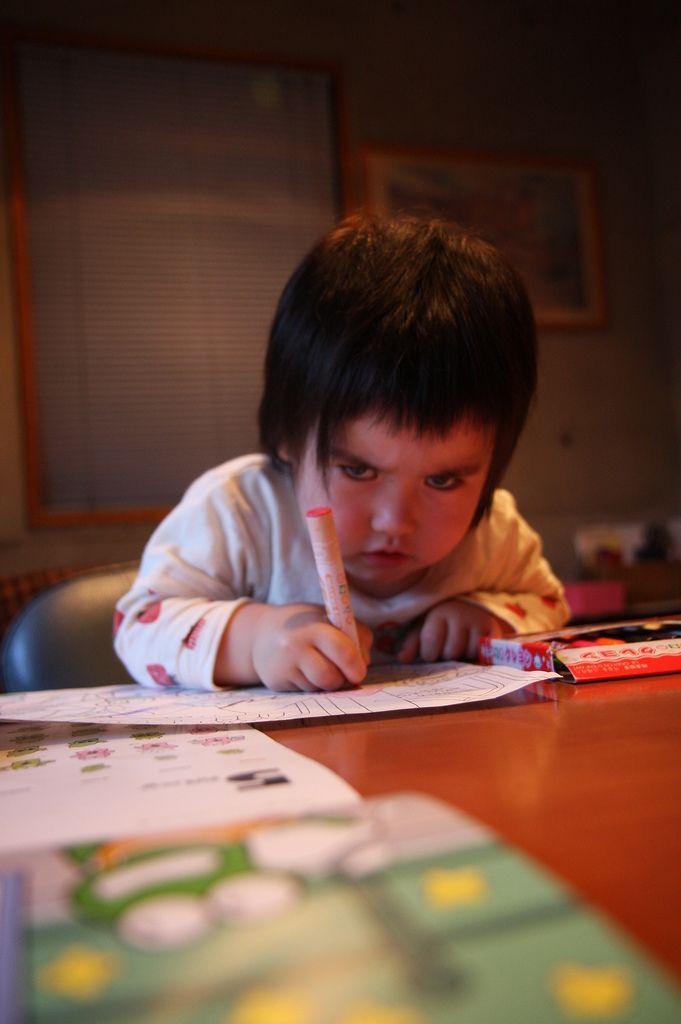 681x1024, 56 Kb / ребёнок, рисует