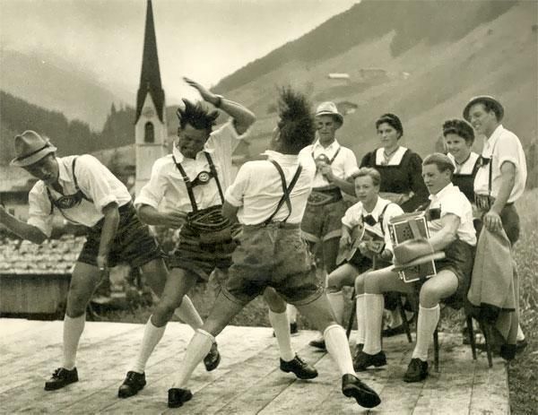 600x463, 53 Kb / танцы, немцы