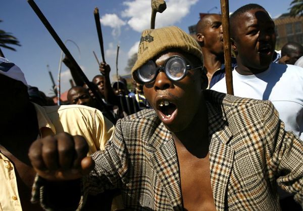 600x417, 59 Kb / очки, пиджак, негры