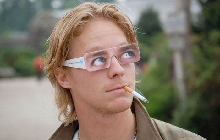 700x448, 35 Kb / очки, сигарета