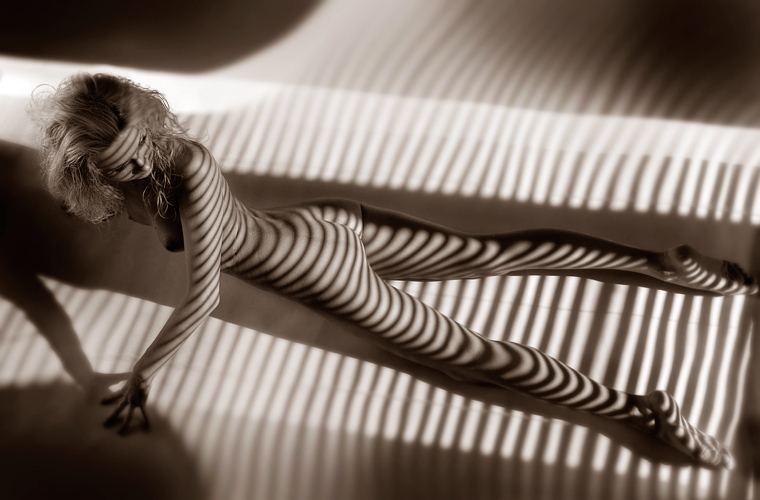 760x500, 163 Kb / ноги, полоски