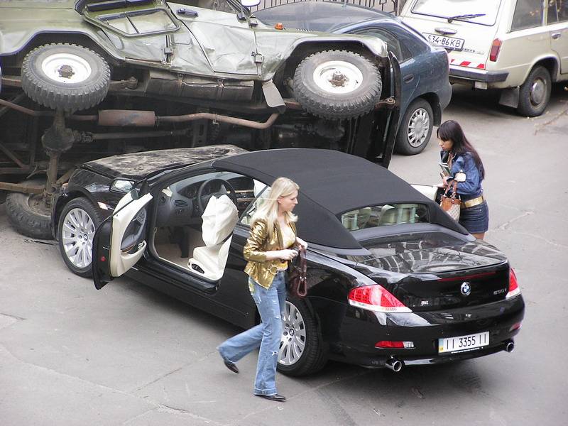 800x600, 87 Kb / авария, блондинка, бмв, украина, шестерка, кабриолет