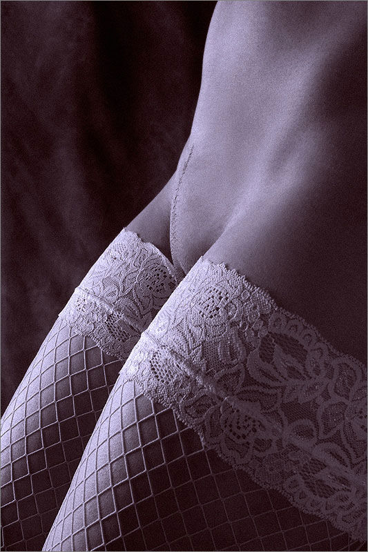 533x800, 108 Kb / лобок, чулки, ч/б