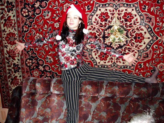 640x480, 127 Kb / ковёр, девушка, ебанашка