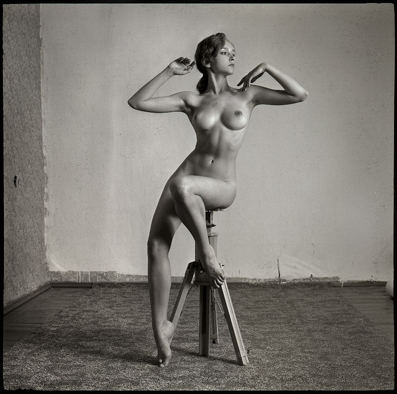 800x794, 165 Kb / ч/б, стул