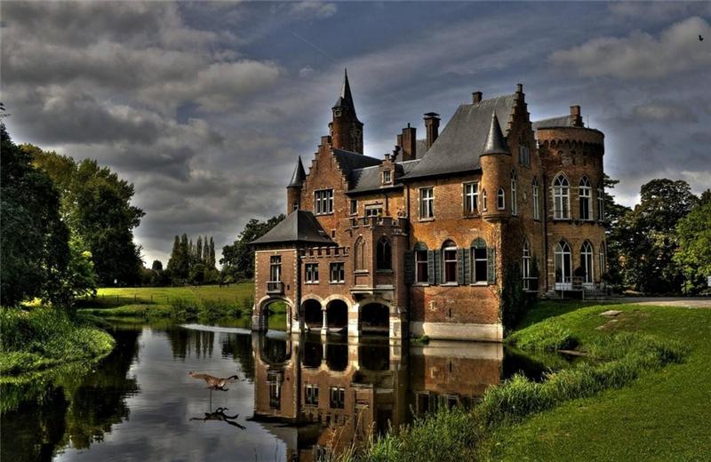 800x520, 76 Kb / дом, здание, небо, озеро, зелень, пейзаж