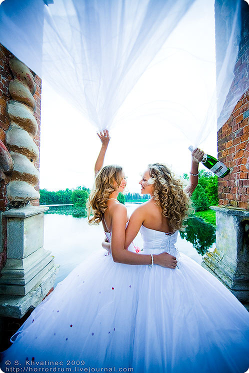 498x746, 129 Kb / свадьба, невесты, шампанское, озеро, замок