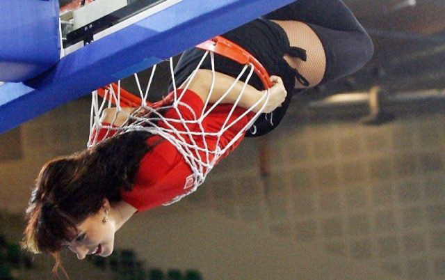 640x402, 60 Kb / кольцо, девушка