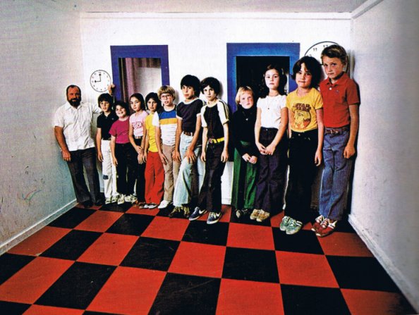 594x447, 62 Kb / иллюзия, комната Эймса, Ames room