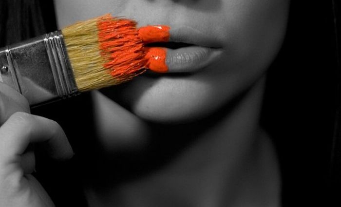 700x425, 24 Kb / губы, краска, кисточка