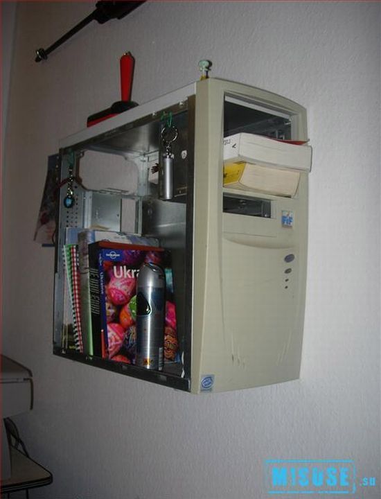 550x720, 42 Kb / компьютер, системник, полка, книги, креатив