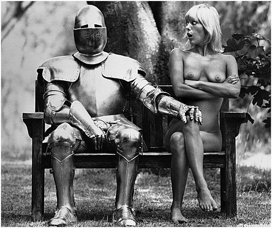 547x459, 74 Kb / рыцарь, голая, страхолюдина, ч/б