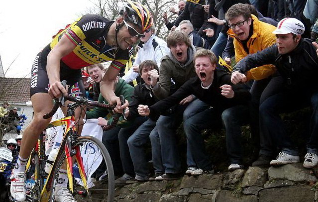 639x406, 117 Kb / гонка, велосипедист, болельщики