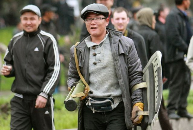 639x429, 76 Kb / киргиз, гранатомет