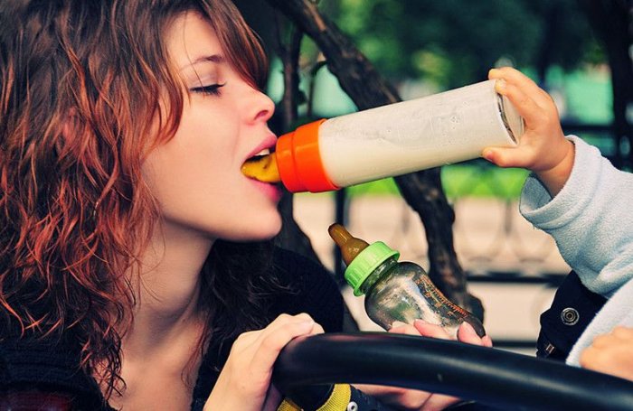 700x455, 70 Kb / девушка, соска, бутылка