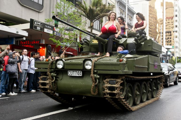 770x513, 104 Kb / танка, красный лифон, дойки, вымя