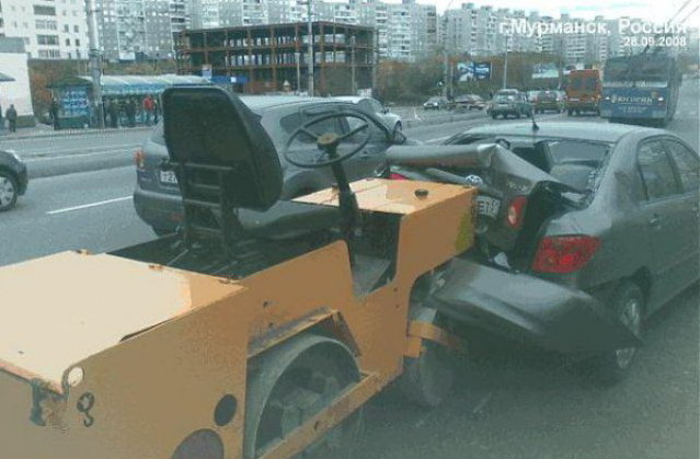 639x419, 69 Kb / каток, авария