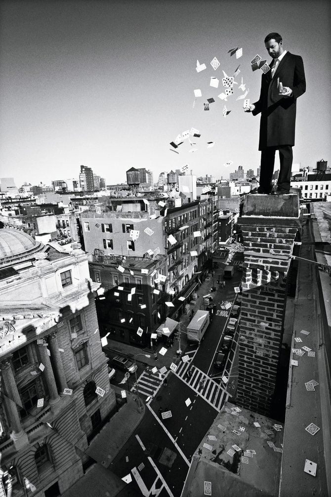 670x1006, 174 Kb / карты, город, крыша, ч/б