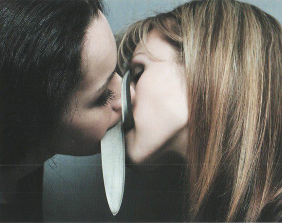 580x459, 56 Kb / ножи, поцелуй