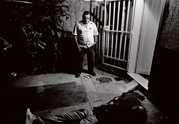 600x416, 80 Kb / мужчина, дом, вечер, тело, убийство, смерть