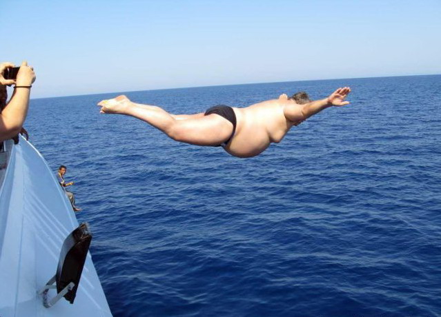 639x460, 72 Kb / живот, прыжок, море