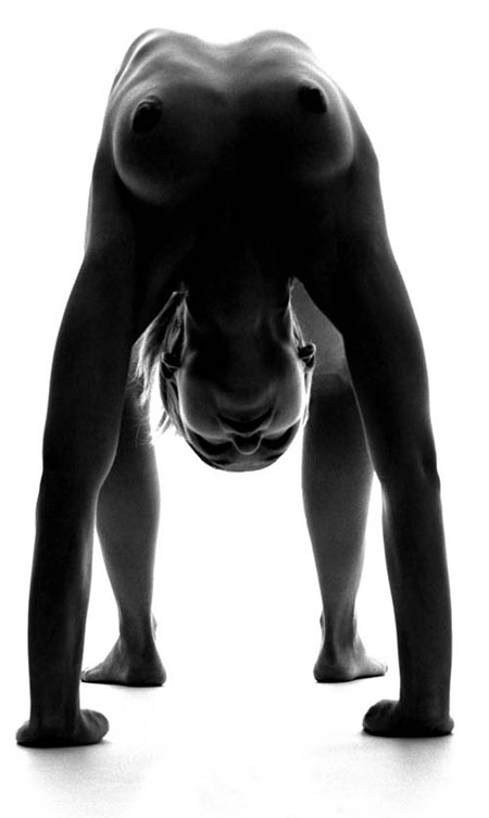 450x753, 34 Kb / гимнастка, ч/б, мостик, растяжка