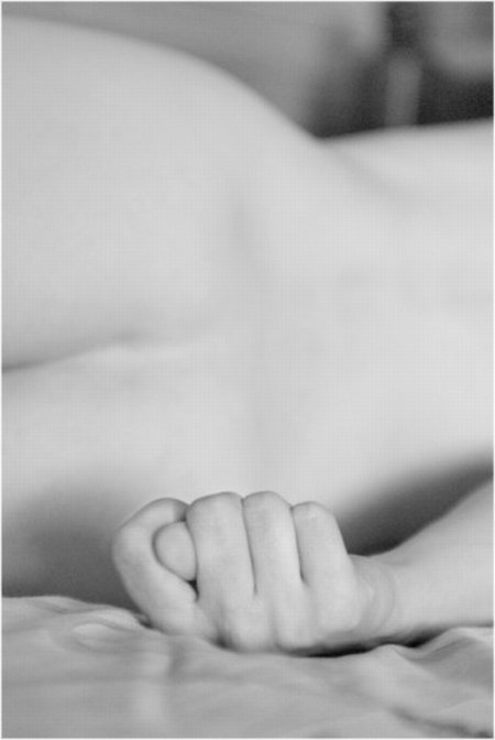 450x672, 23 Kb / попа, фига, ч/б