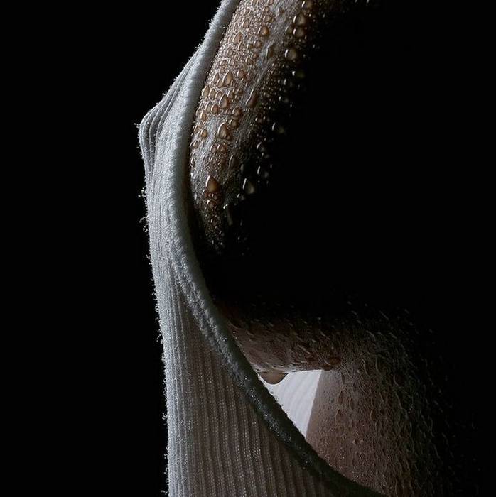 698x700, 40 Kb / сиська, майка, капли, мокрая, сосок