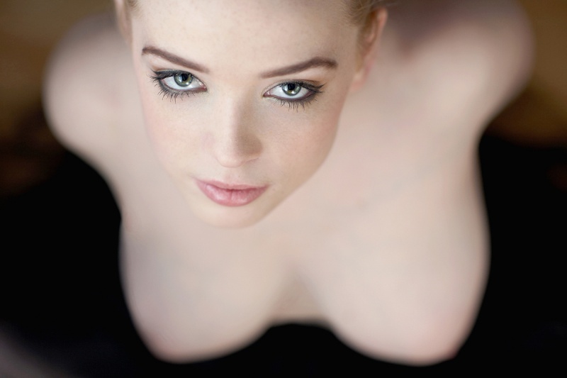 800x533, 58 Kb / глаза, сиськи