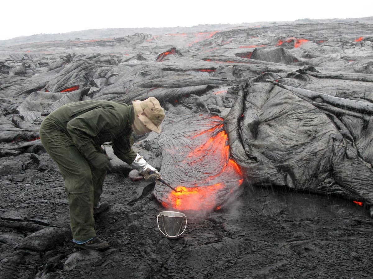 1200x899, 216 Kb / лава, ведро