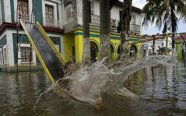 639x398, 109 Kb / горка, вода