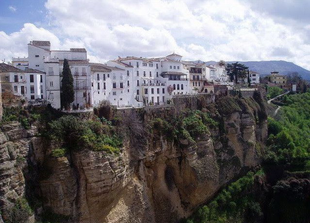 639x460, 117 Kb / дом, обрыв