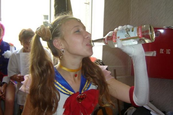 604x402, 42 Kb / водка, выпускной, косплей, сейло мун