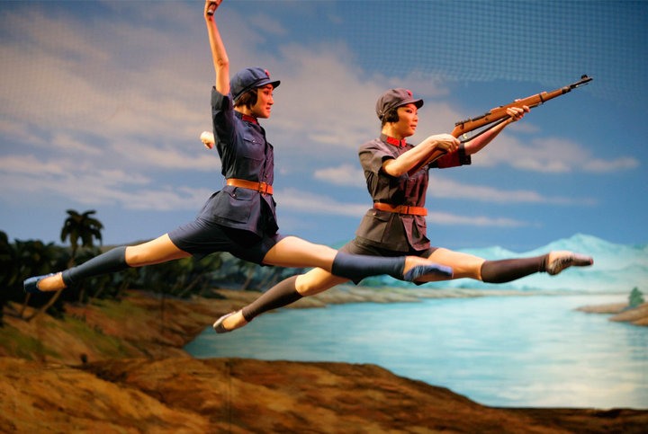 720x483, 66 Kb / китаянки, ружье, балет