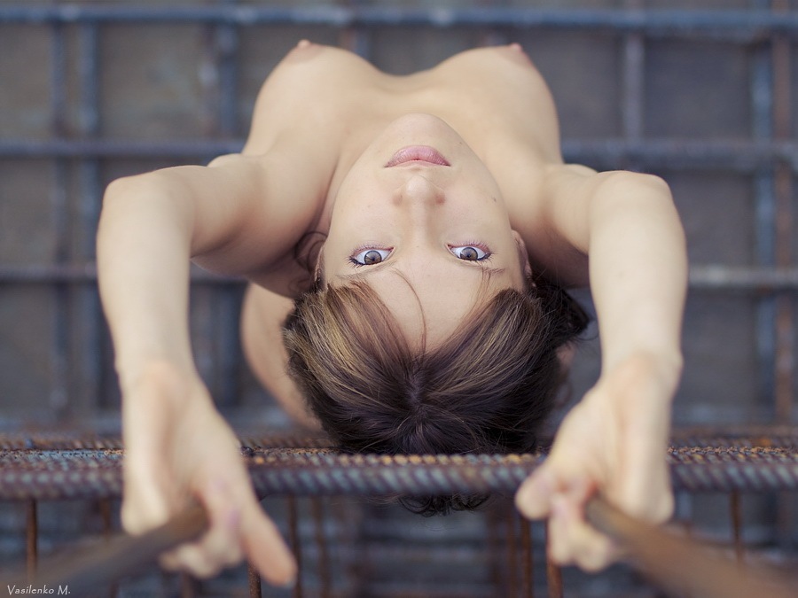 900x675, 112 Kb / клетка, стройка, решетка, прутья, арматура, сверху, сиськи