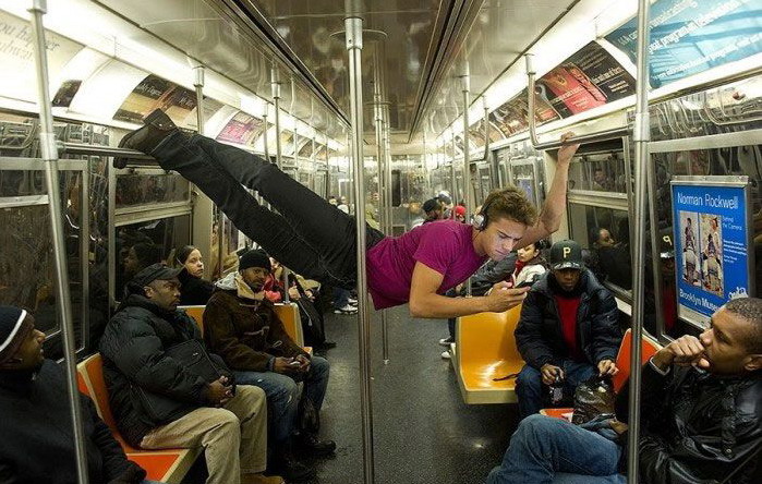 699x444, 133 Kb / метро, акробат