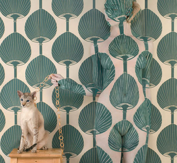 600x554, 97 Kb / сиськи, девушка, котэ, кошка, обои, цепочка, табуретка