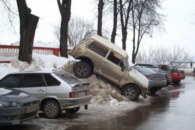 640x429, 63 Kb / нива, парковка