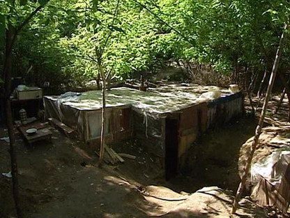 416x312, 56 Kb / барак, землянка