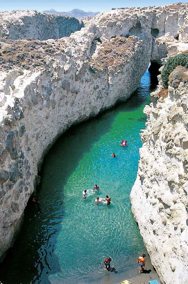 650x983, 167 Kb / скалы, вода