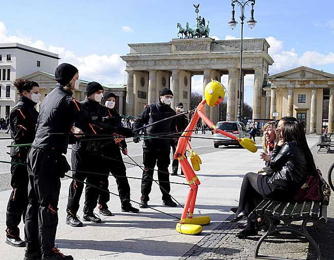 649x505, 132 Kb / кукловоды