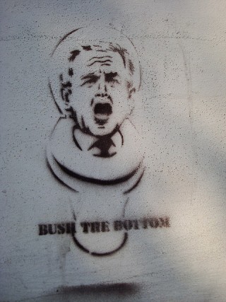 320x427, 41 Kb / буш, кнопка, граффити