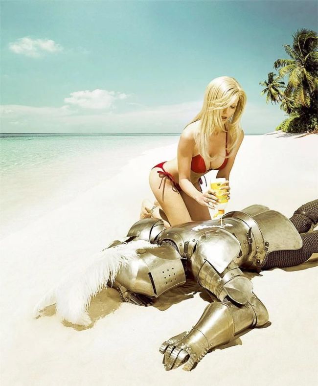 650x789, 68 Kb / рыцарь, девушка, блондинка, пляж, бикини