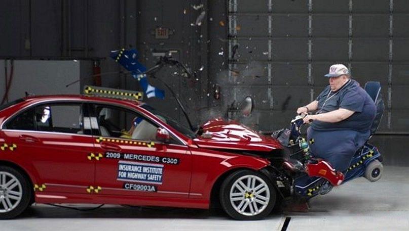 807x457, 53 Kb / краш-тест, инвалидное кресло