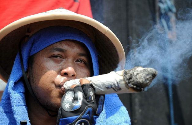 627x407, 63 Kb / косяк, наркоша