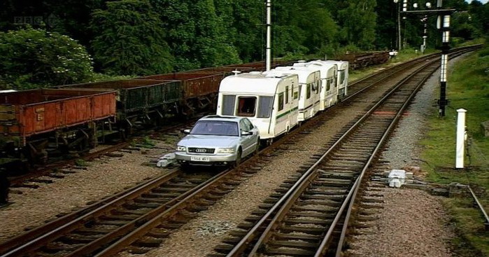 699x367, 131 Kb / рельсы, авто