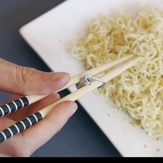 550x550, 164 Kb / прищепка, палочки, макароны