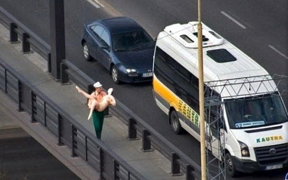 589x369, 75 Kb / невеста, кукла, мост